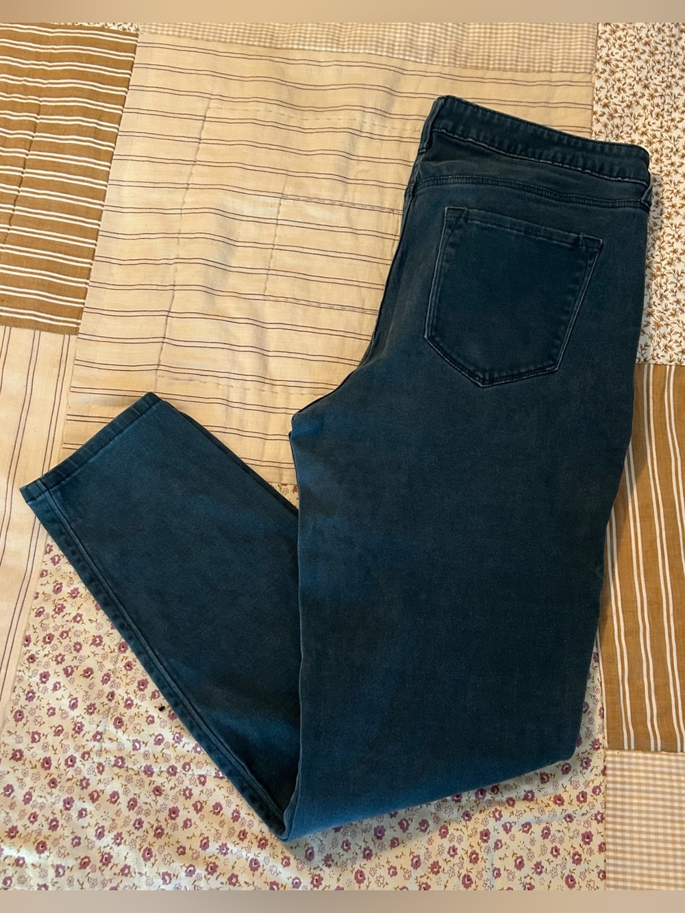 Women’s dark gray old navy rockstar mid rise skinnies size 14 regular